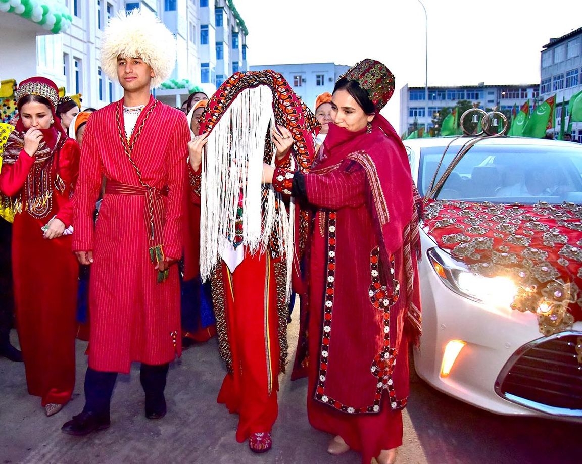 Туркмен туркменистан. Туркмены Мангышлака. Туркменская свадьба. Туркменская Национальная одежда. Свадьба в Туркмении.