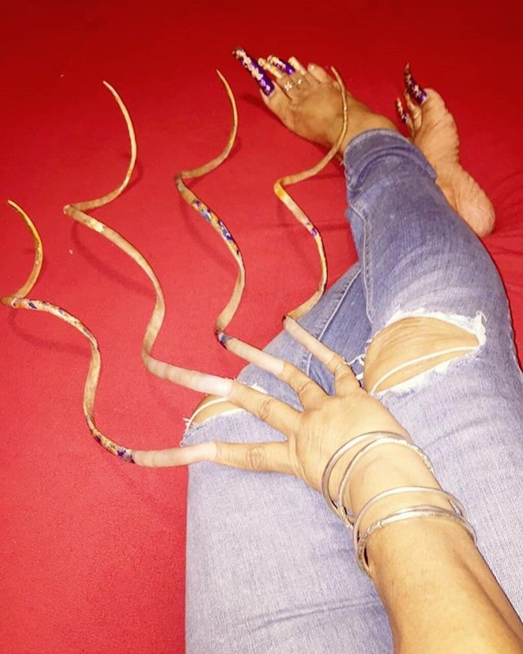 Самые длинные ногти в мире Аянна Уильямс