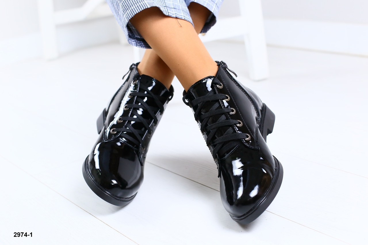 Лаковые ботинки купить. Ботинки женские лакированные на шнуровке Baden p018-011. Ботинки facilita лакированные. Лаковые ботинки женские на шнурках. Лакированные ботинки на каблуке.