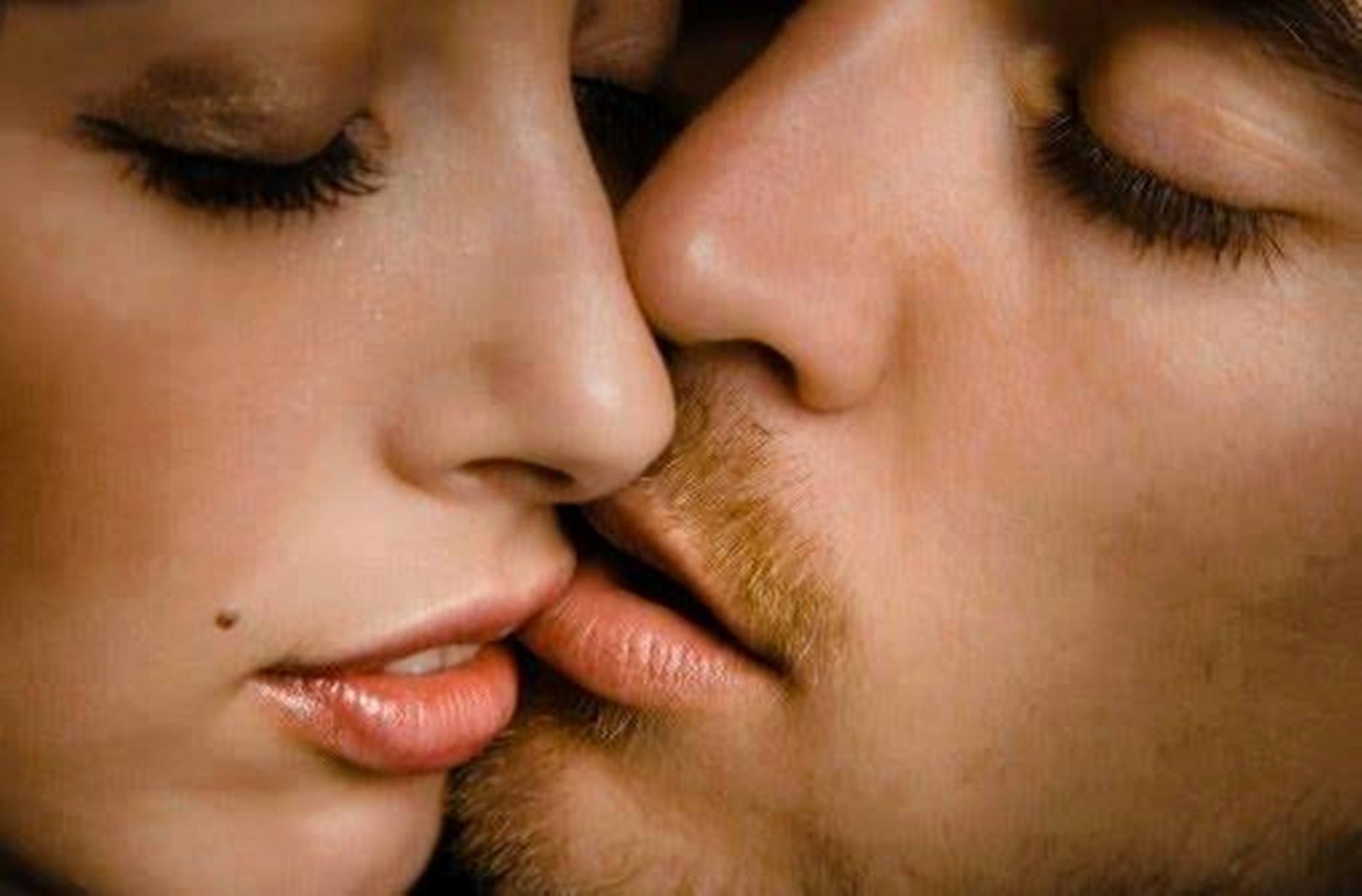 Приснился поцелуй с мужчиной. Поцелуй в губы. Губы мужские. Красивые мужские губы. Красивый поцелуй.