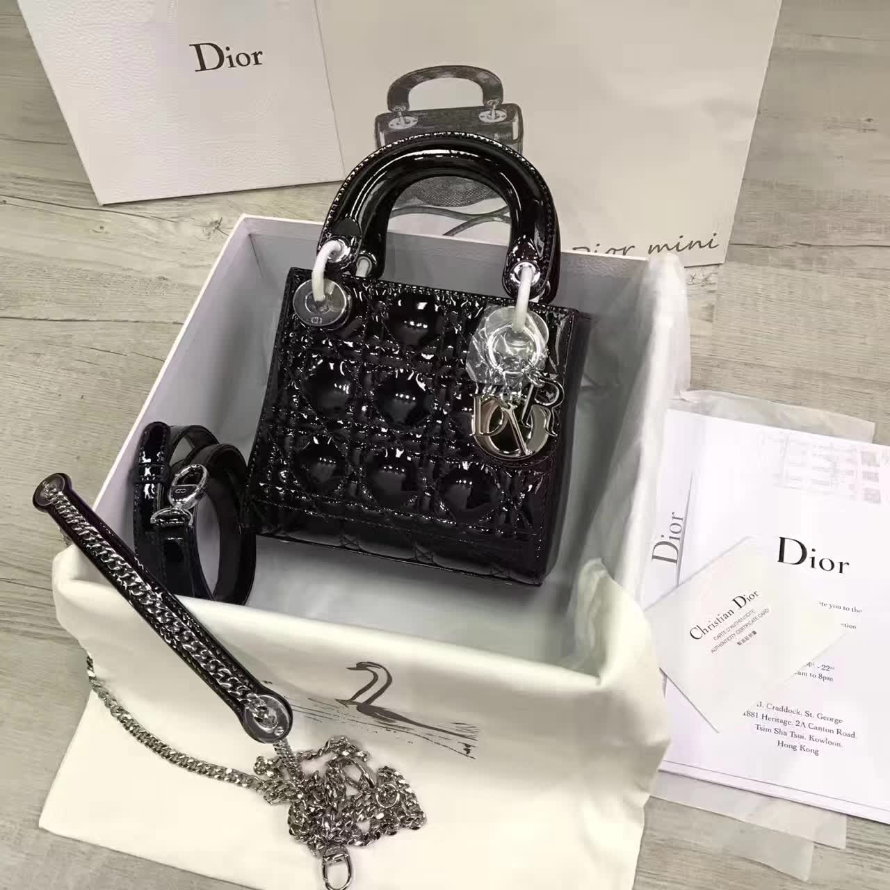 Dior price. Кристиан диор сумка ноут. Сумка Кристиан диор леди. Сумка диор леди диор. Сумка женская Кристиан диор.