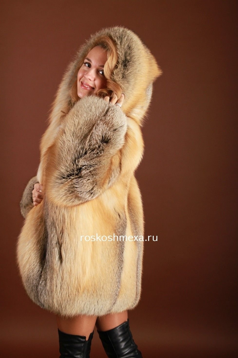 Only fur. Лисья шуба. Шуба из меха лисы. Полушубок из лисы. Шуба из рыжей лисы с капюшоном.