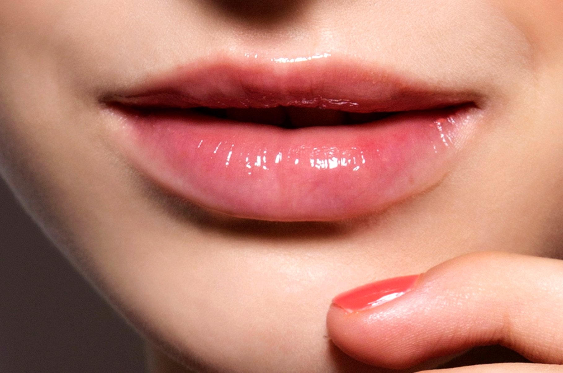 Pink basah. Женские губы. Средние губы. Здоровые губы. Красивые губы.