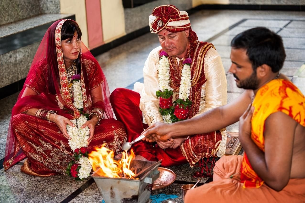 Русско индийские браки. Гайе Холуд. Индийская свадьба сухагин. Свадебная церемония в Индии. Свадебные традиции в Индии.