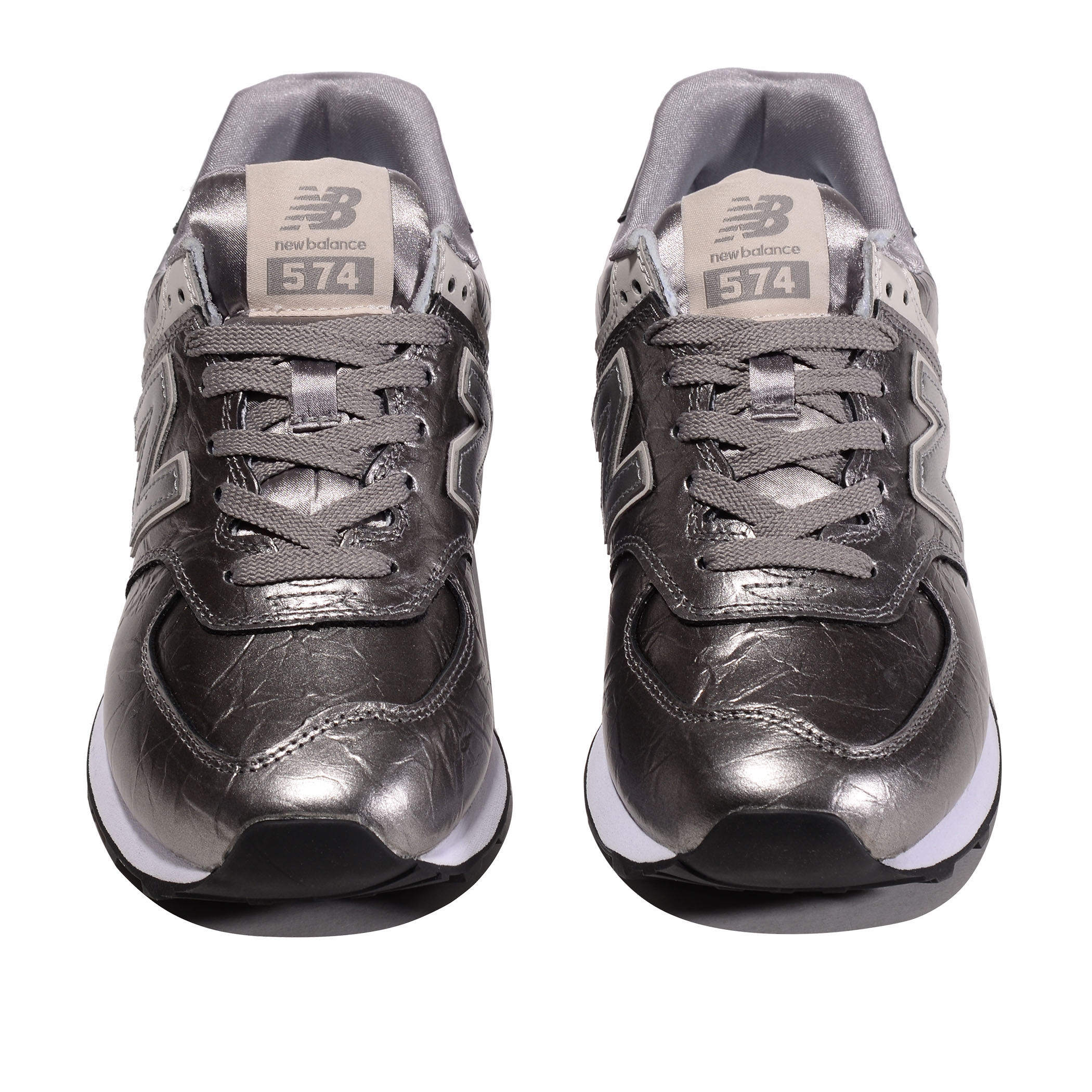 New balance metallic. Нью бэланс 574 серебристые. New Balance 574 серебристые женские. Кроссовки Нью баланс 540. Кроссовки металлик New Balance.