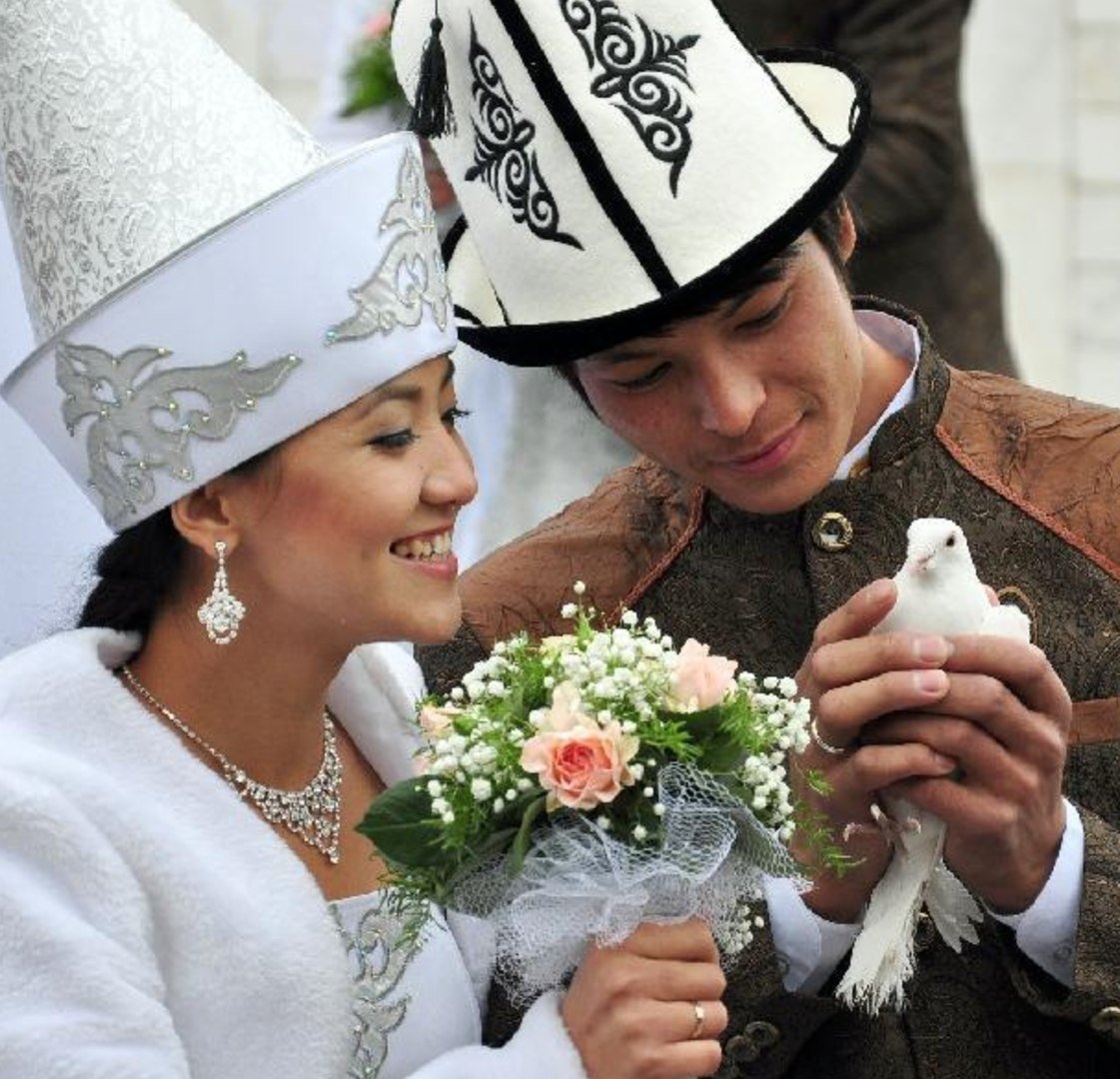 Салом жениху. Кыргызско-казахская свадьба. Свадьба казахов. Казахская Национальная свадьба. Казахская свадьба невесты.