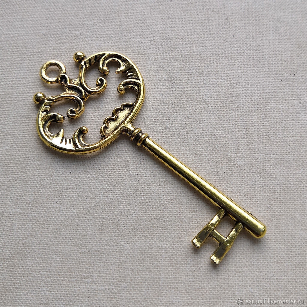 Оберег ключ. Кулон ключик pdpa777. Подвеска ключ. Золотой ключик. Золотая подвеска ключ.