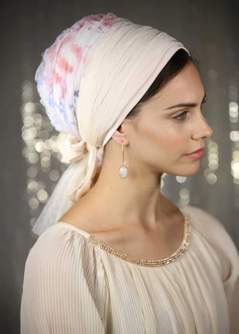 Почему с покрытой головой. Тюрбан Фериде. Турецкий головной убор женский. Турецкие головные уборы для женщин. Красивые платки на голову.