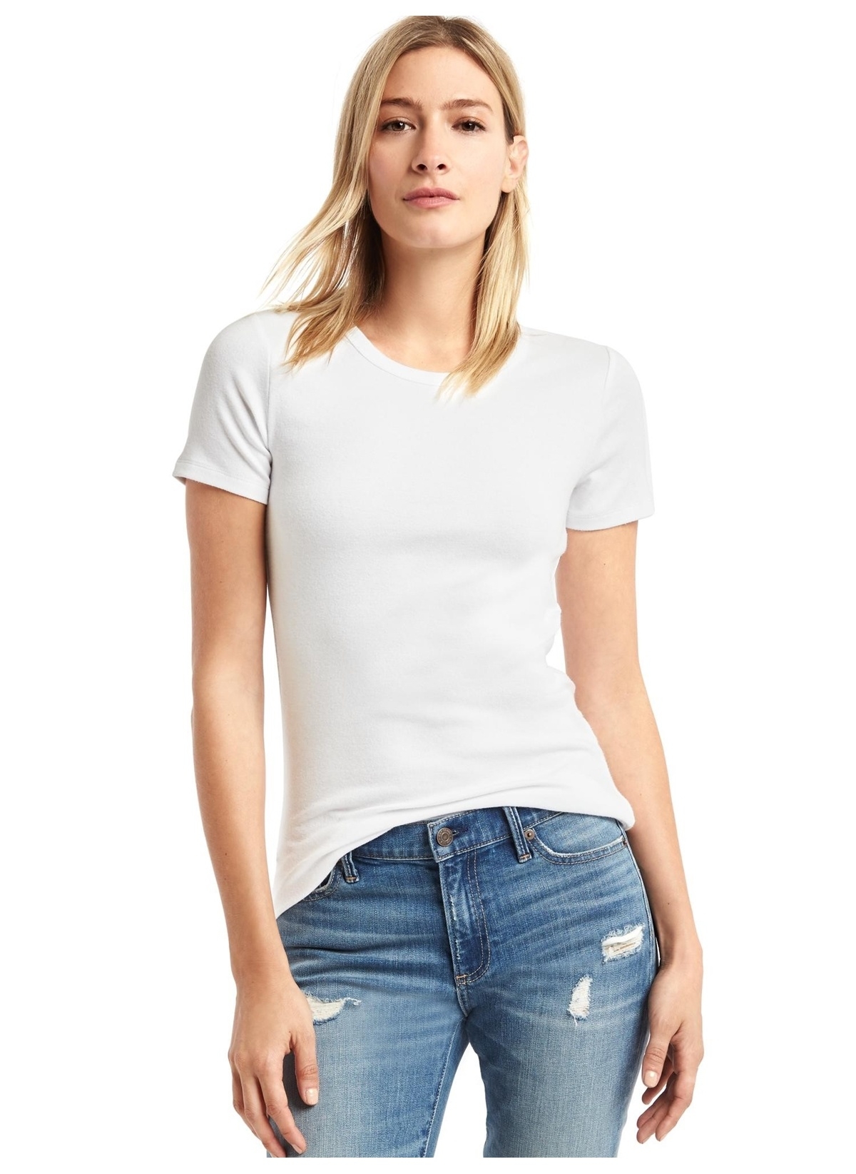Shirt white girl. Белая футболка. Модель в белой футболке. Футболка женская полубоком. Футболка с открытым горлом.