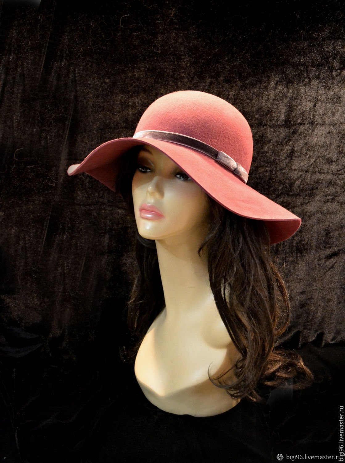 Фетровая шляпа купить москва. Шляпки женские. Большие шляпы женские. Широкая шляпа женская. Фетровая шляпа.