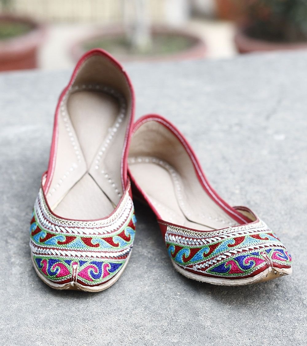 Мусульманская обувь. Индийские туфли джутти. Турецкая обувь Шоес. Ютти индийская обувь. Восточные туфли.