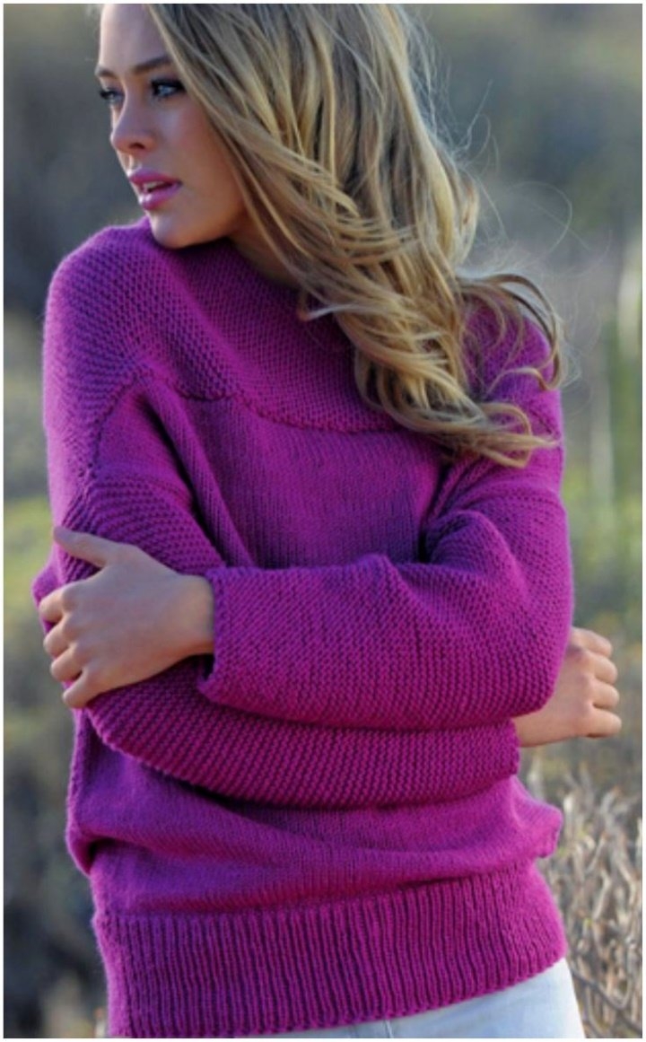 Фиолетовый свитер с юбкой