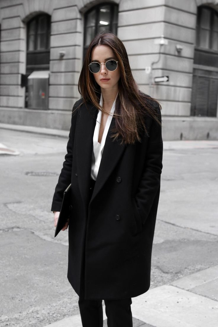 Длинное черное пальто