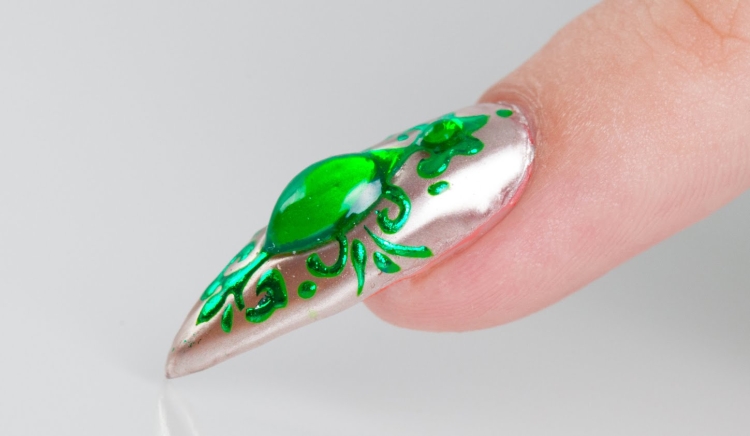 Ногти зеленые с жидким камнем