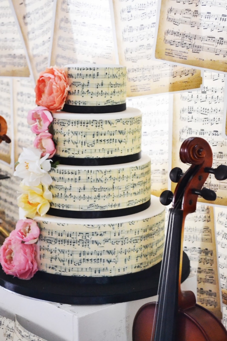 Музыка на свадьбу 2024. Торт с музыкальной тематикой. Свадьба в музыкальном стиле. Торт для музыкальной школы. Торт в музыкальном стиле.