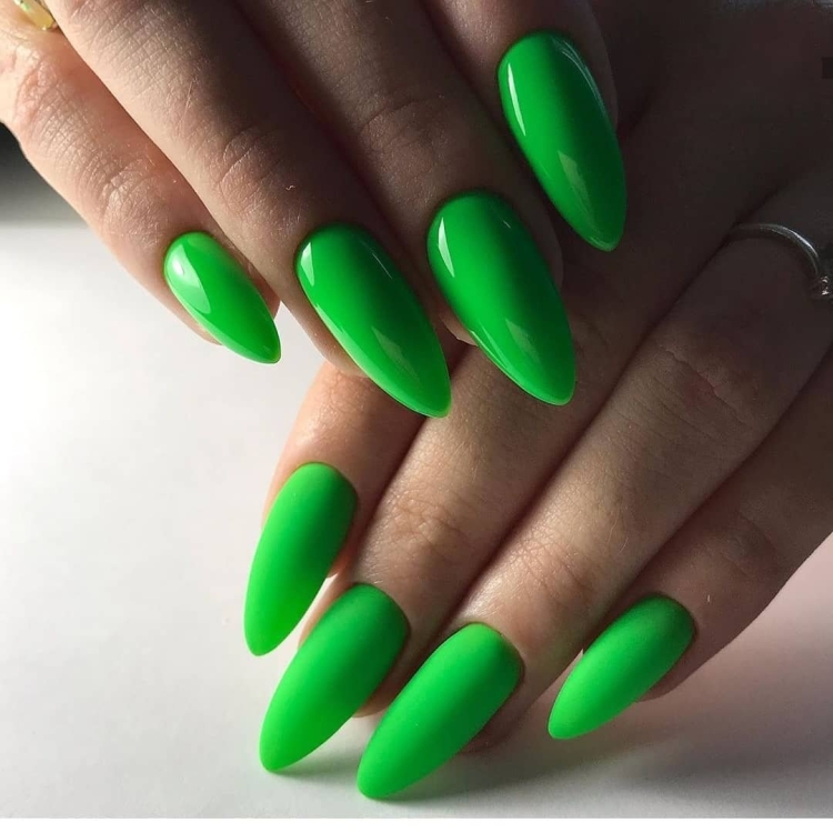 Ярко зеленые ногти
