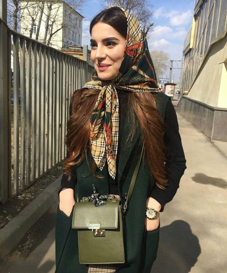 Кавказские девушки в платках