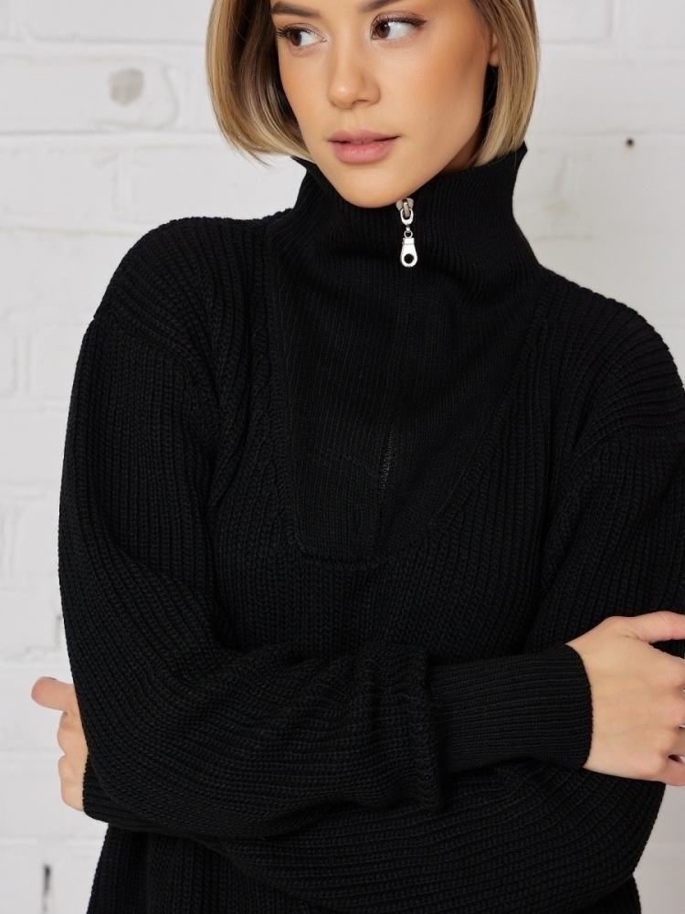 Черный свитер женский укороченный