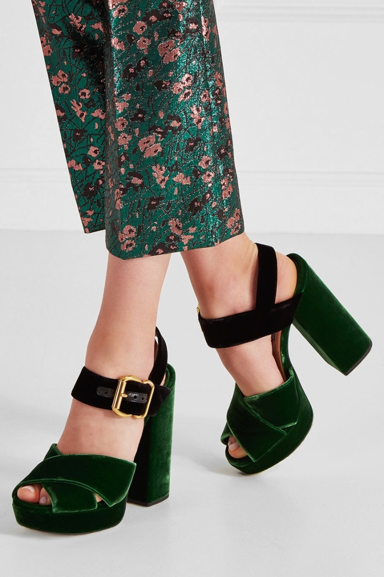 Uterque бархатные зеленые туфли