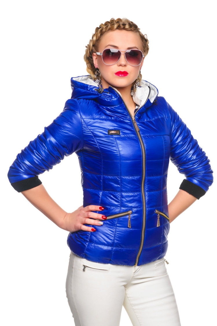 Женские куртки в меге ярко синего цвета