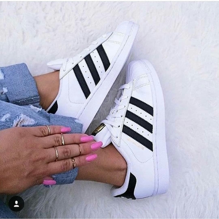 Adidas Superstar женские на ноге