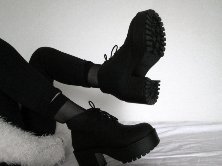Черные ботинки Эстетика