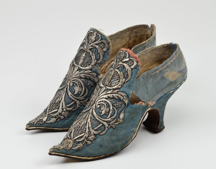 Старинные туфли женские
