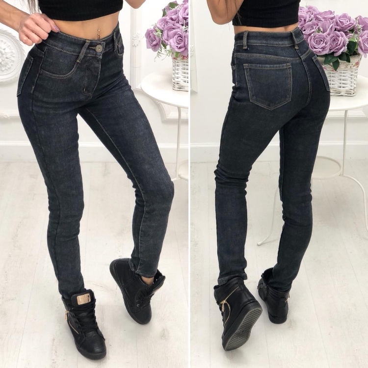 Женские чёрные в обтяжку джинсы