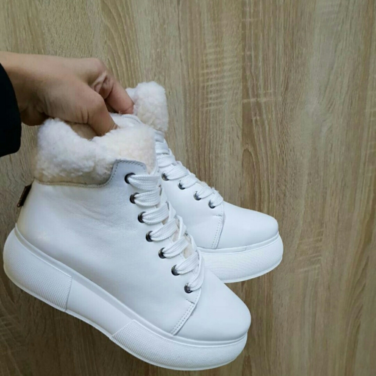Ботинки белые