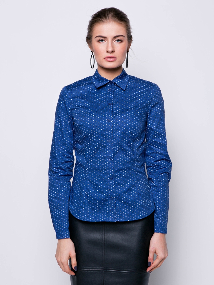Синяя блузка с круглым вырезом