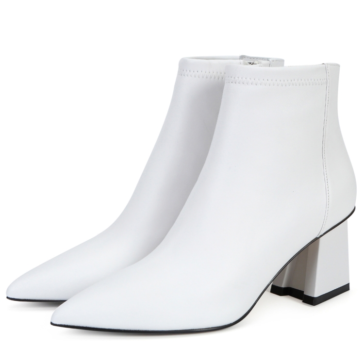 Белые ботинки на каблуке женские