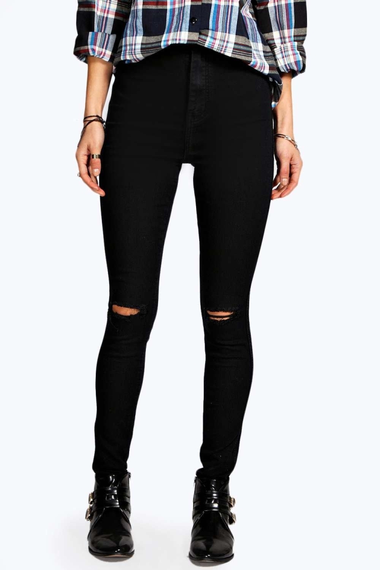 Чёрные джинсы с дырками на коленях