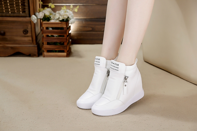Женские белые ботинки зима