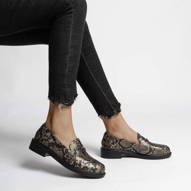 Женские ботинки Челси змеиный принт черные