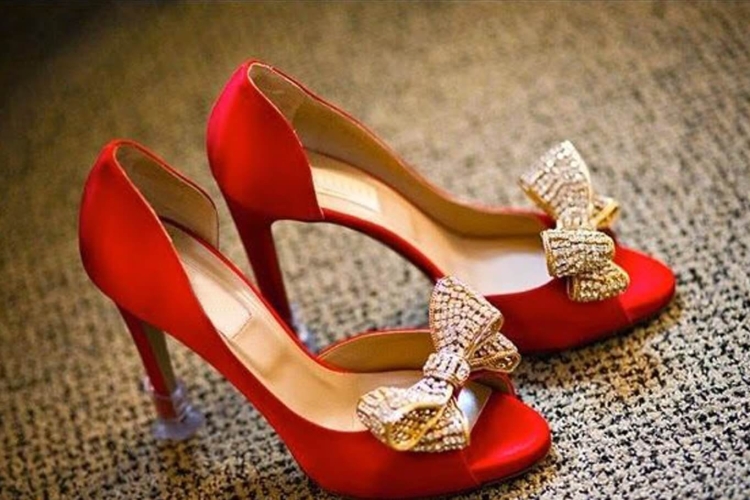 Красные туфли необычные