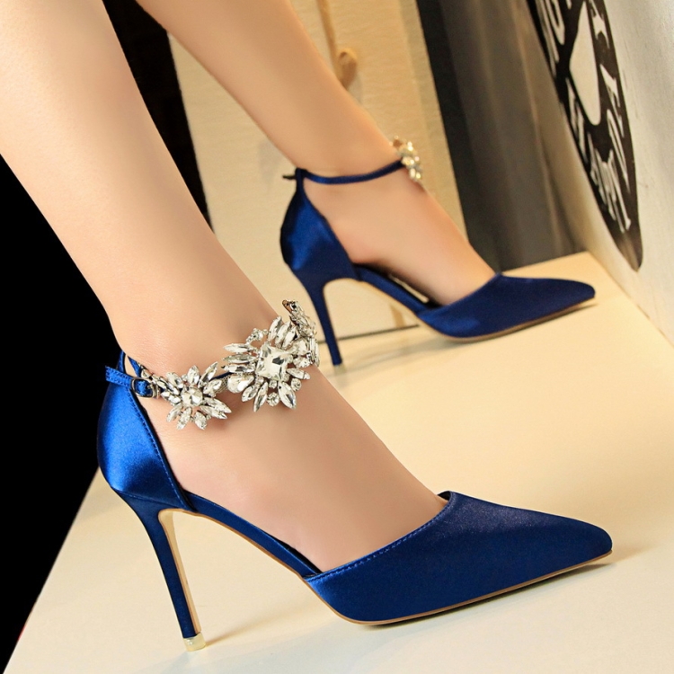 Шикарные синие туфли