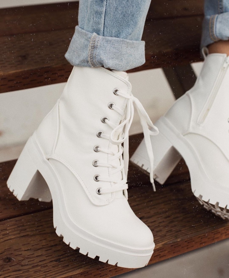 Белые ботинки женские