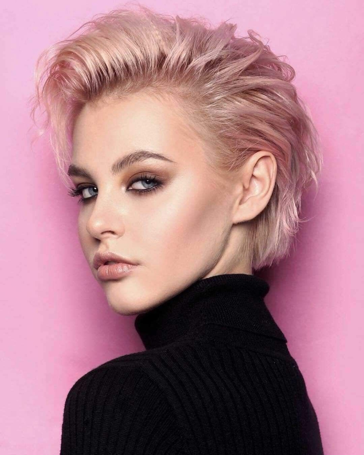 Ультракороткая стрижка розовые волосы