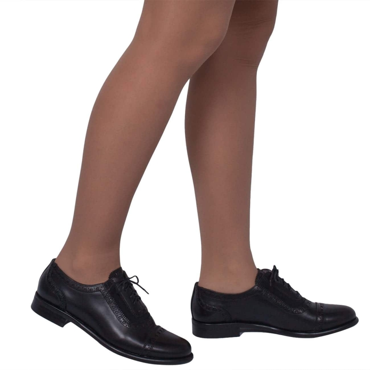 Черные туфли на шнурках женские