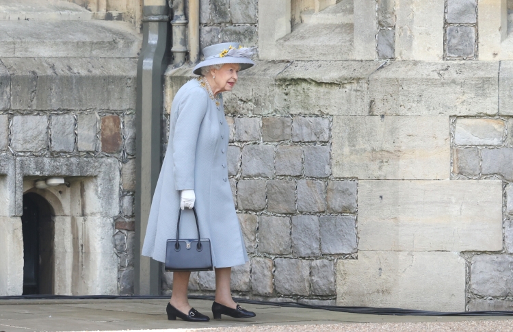 Королева Британии Елизавета 2 обувь