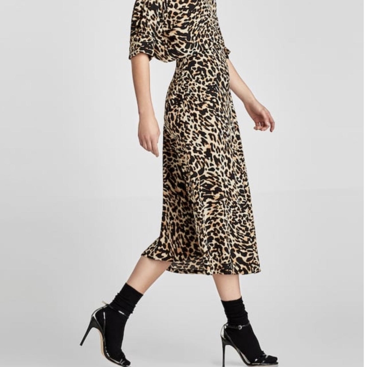 Атласная юбка леопард миди
