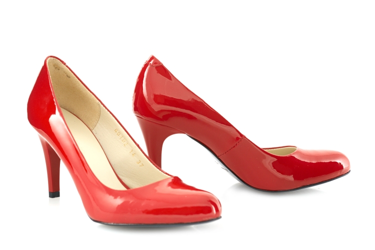 Женские туфли красного цвета