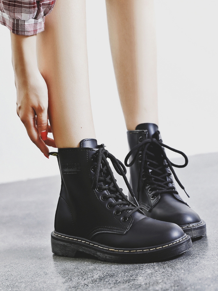 Ботинки на шнуровке чёрные мода