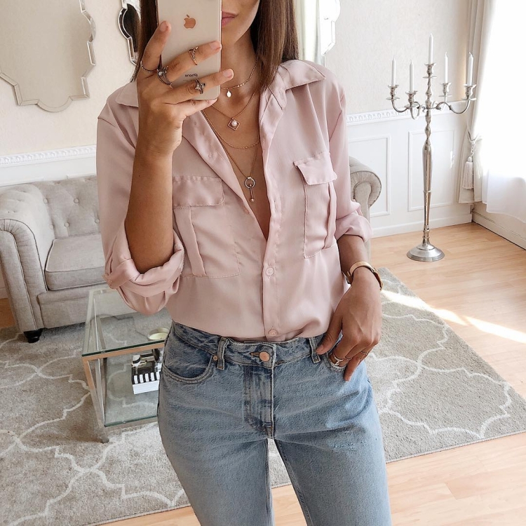 Розовая джинсовая рубашка
