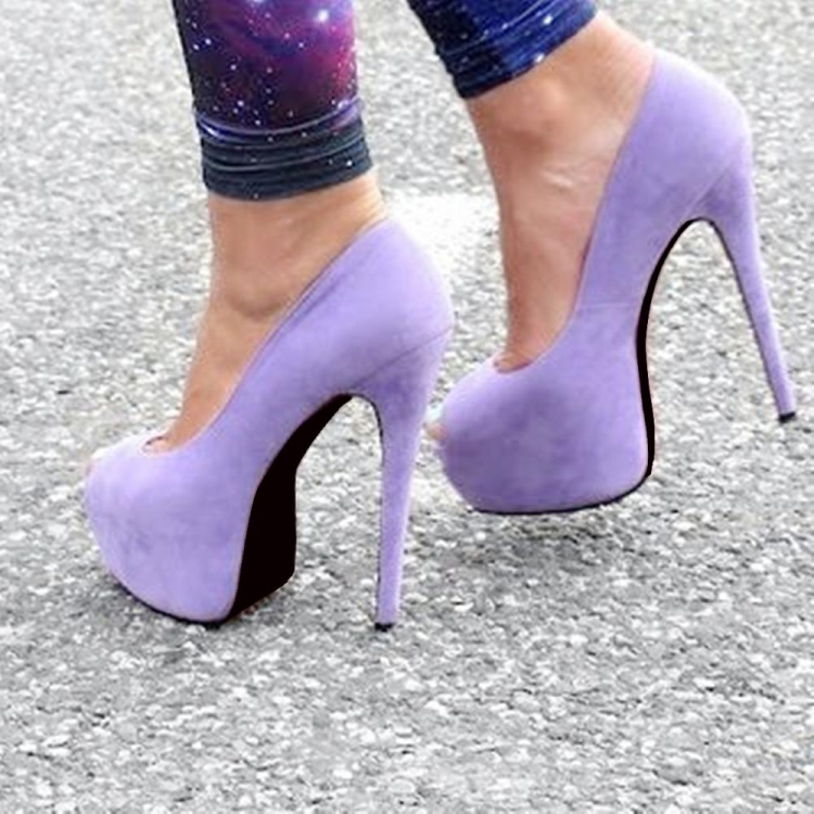 Фиолетовые туфли на каблуке