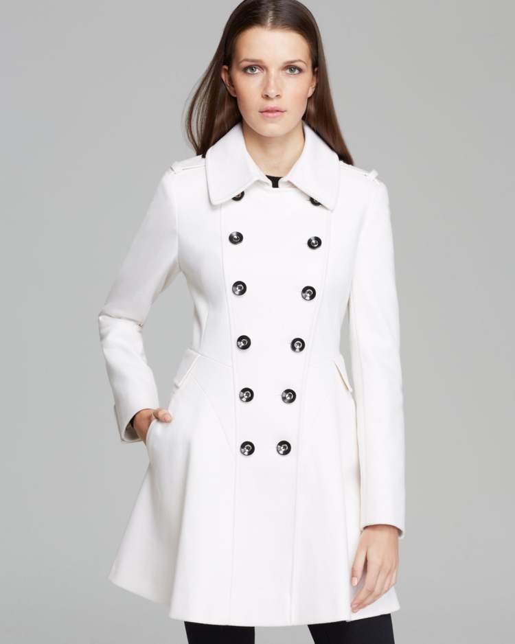 Белое пальто мода