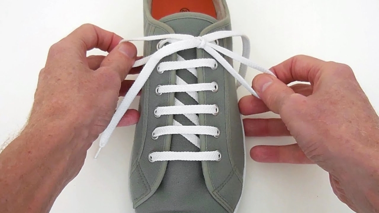 Шнуровка кроссовок с 4 дырками