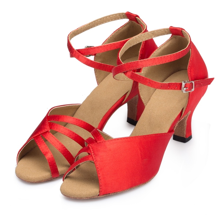 Красные туфли для танцев