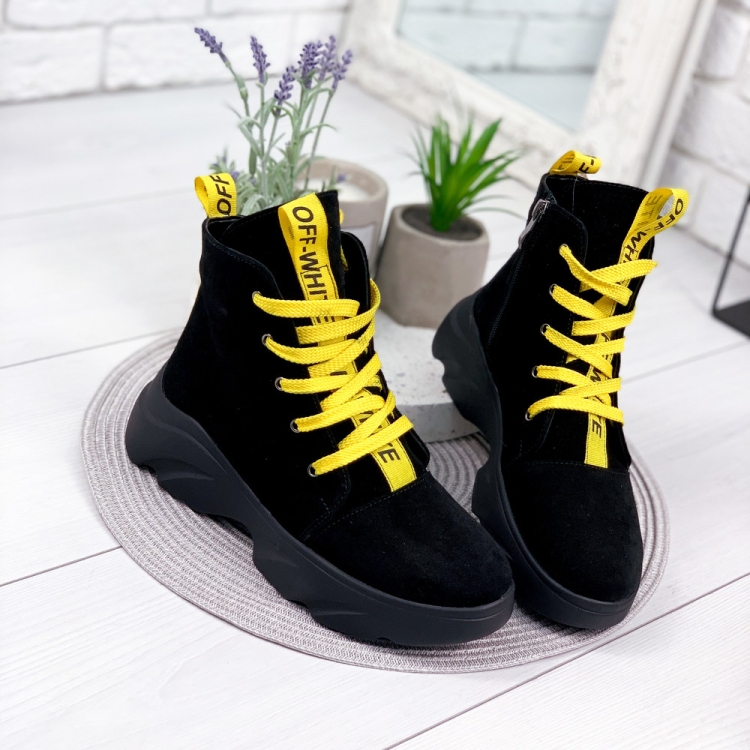 Ботинки черные с желтым