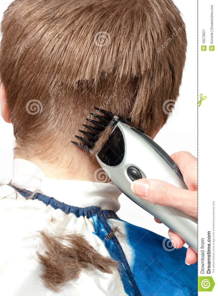 Стрижка волос машинкой женщин